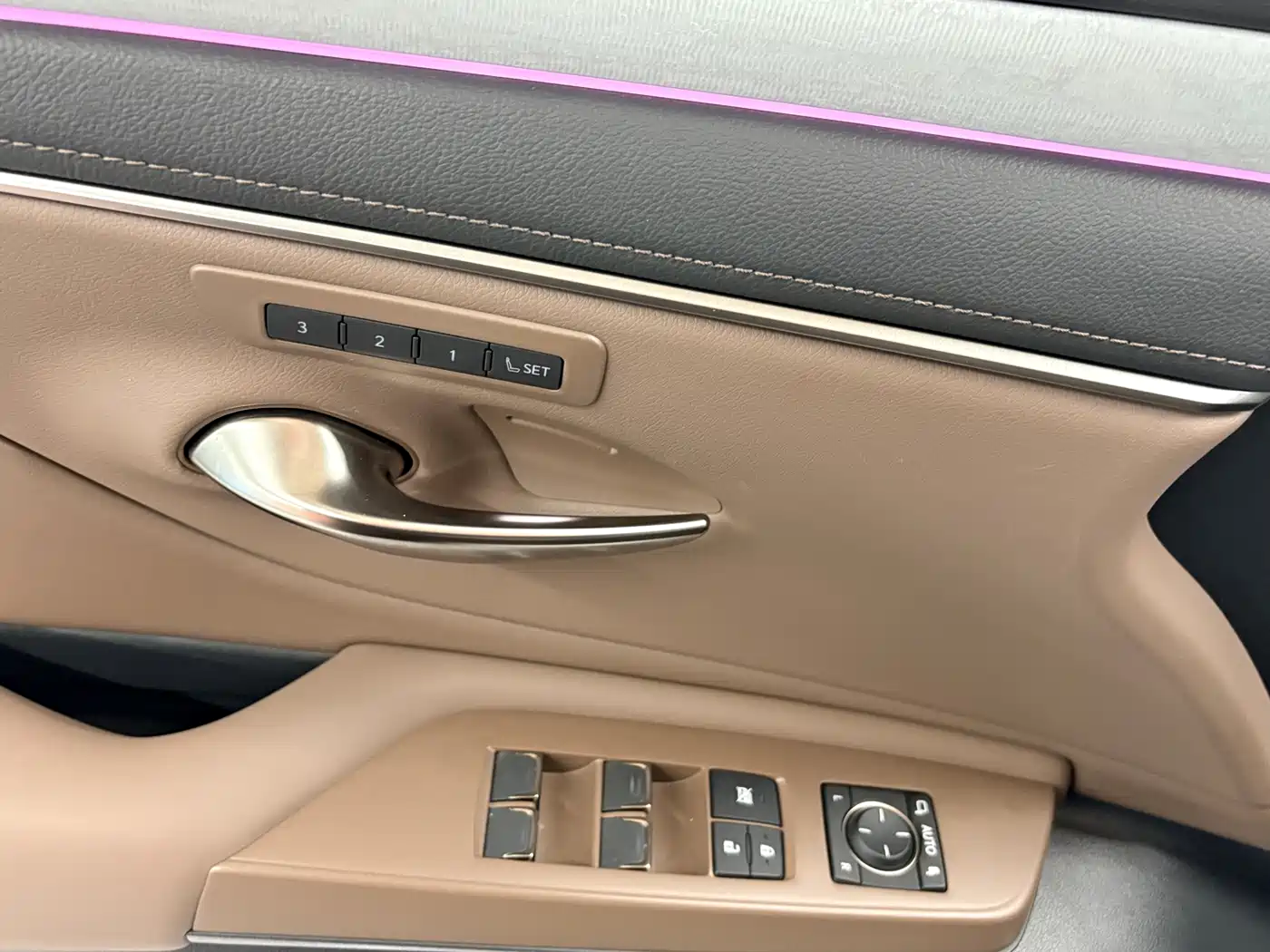 Lexus ES 2025 200 Ultimate Edition фото 10