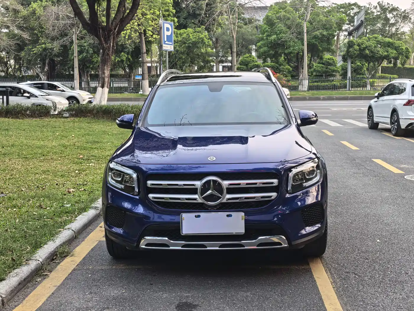 MERCEDES-BENZ GLB