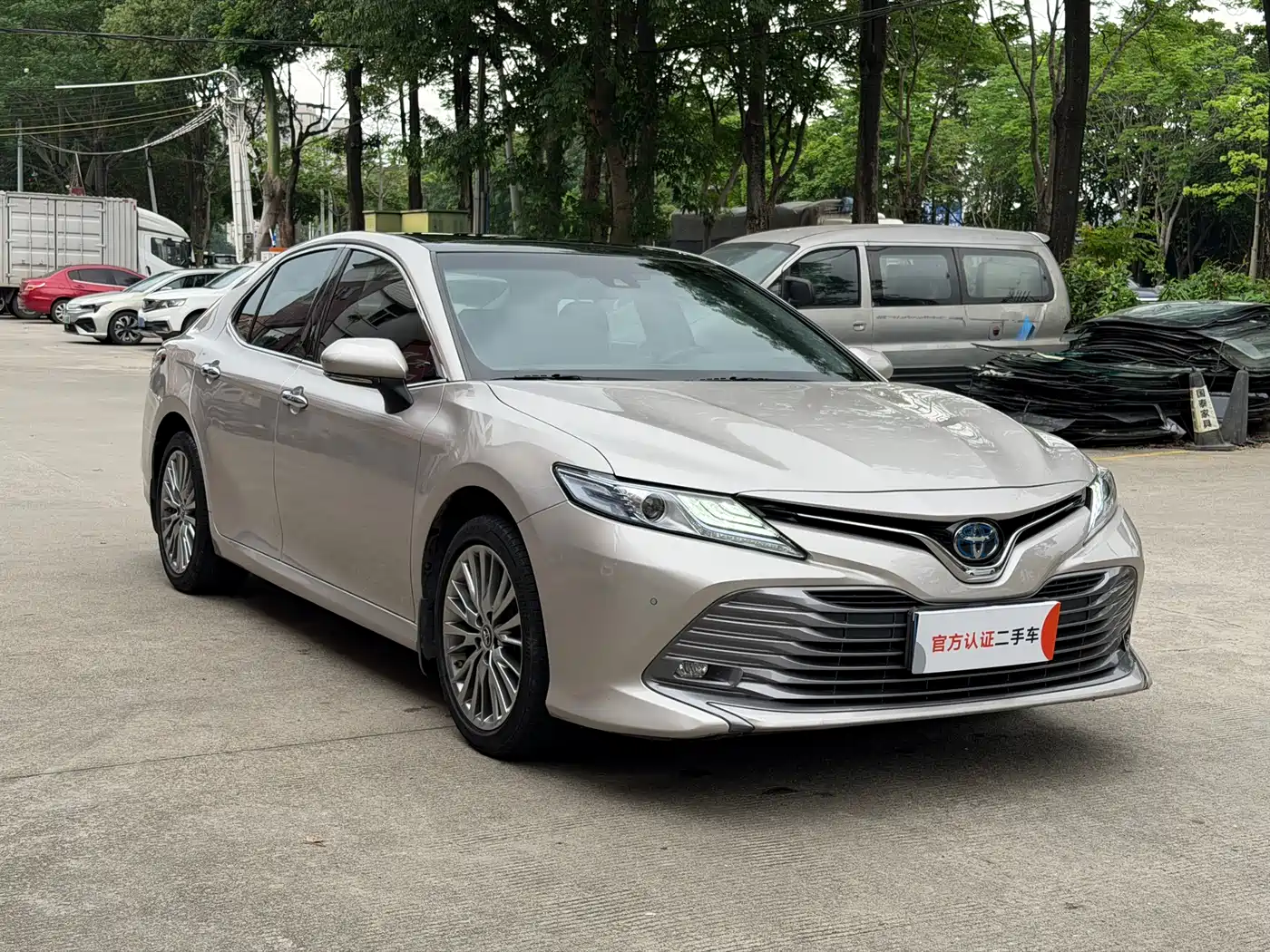 Toyota Camry 2018 Hybrid 2.5HG Luxury Edition фото 3