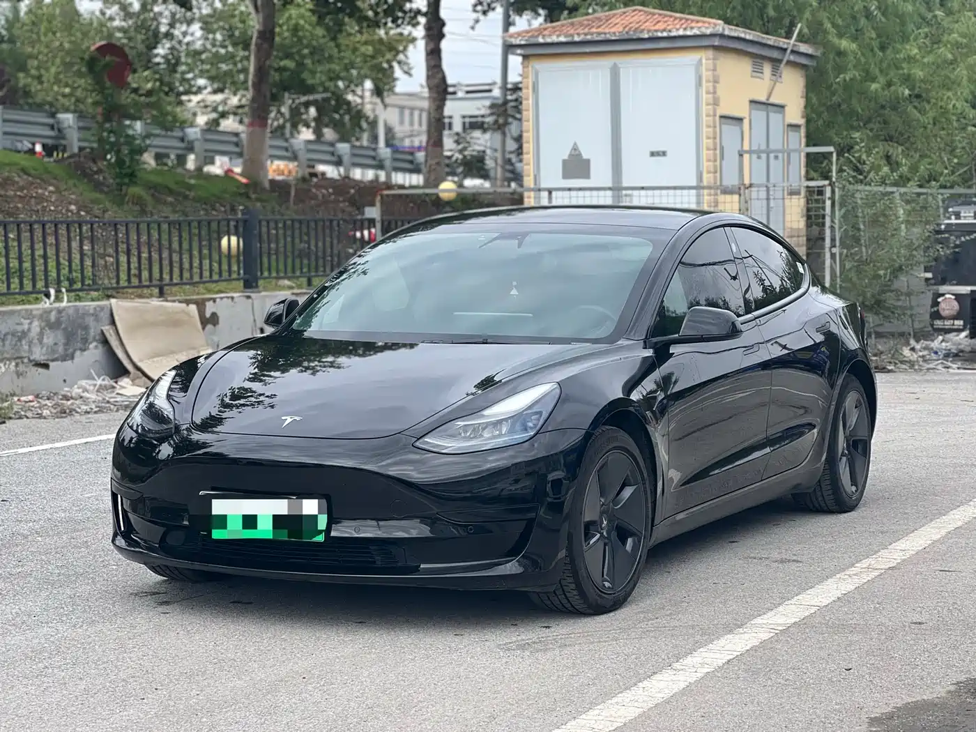 TESLA MODEL 3