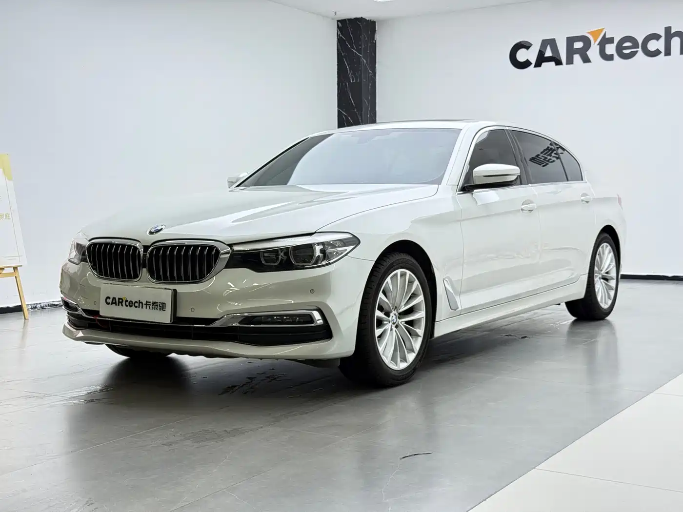 BMW 5 Series 2019 525Li Luxury Package
