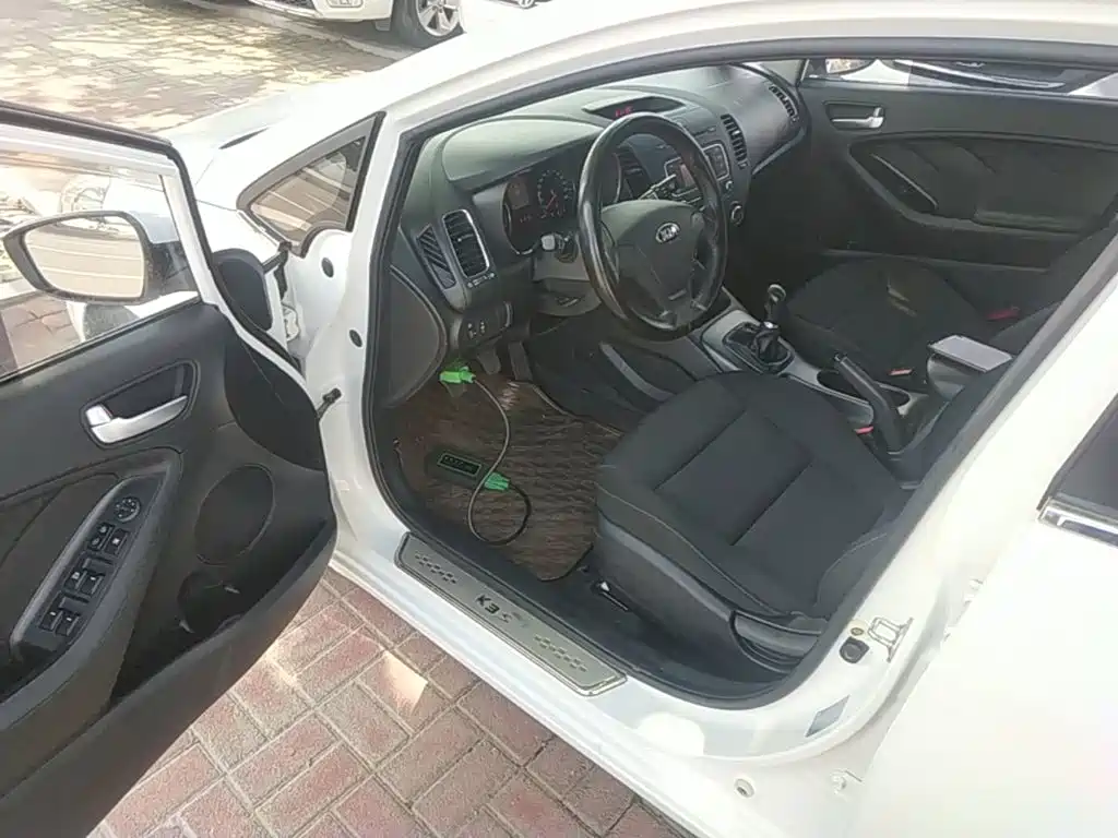 Kia K3S 2014 2014 1.6L Manual GL