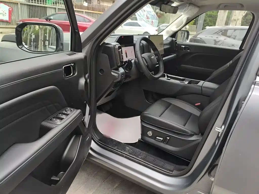 Haval Meng Long NEV 2026 Hi4 102 Premium фото 14