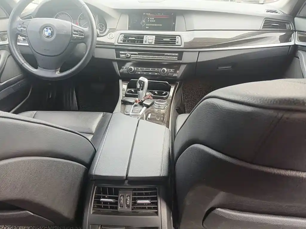Photo 11 - BMW 5 Series