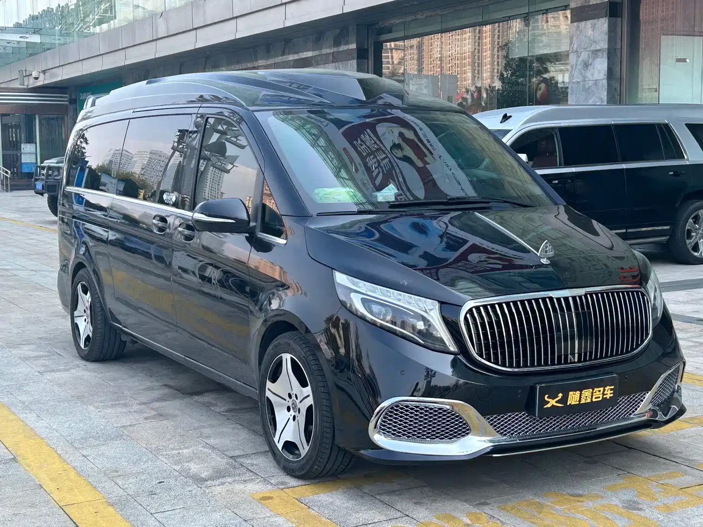 Mercedes-Benz V-Class 2018 V 260 L Premium Long Wheelbase Edition China VI фото 3