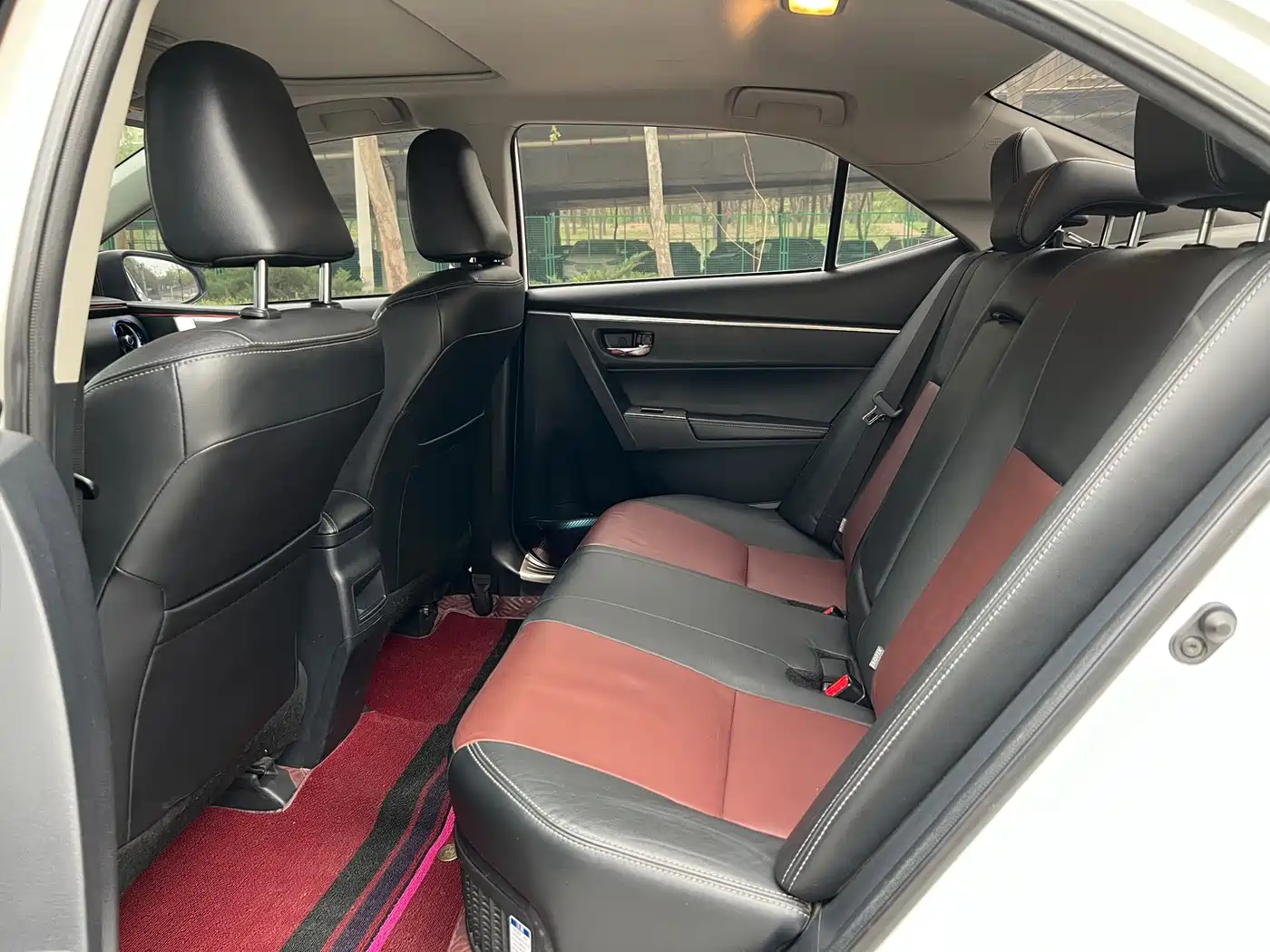 Toyota Corolla 2018 Hybrid 1.8L E-CVT Smart Edition фото 15