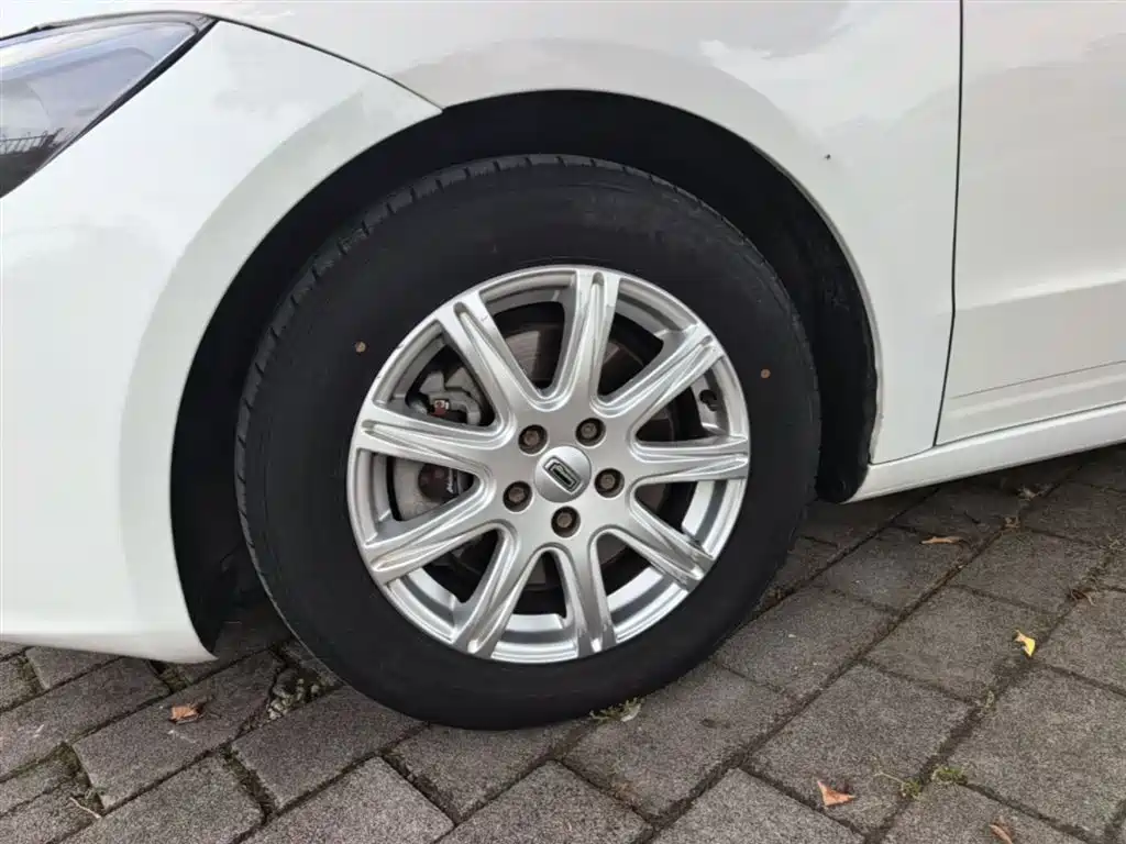 Qoros 3 2019 2018 Sedan 1.6L Auto Leading