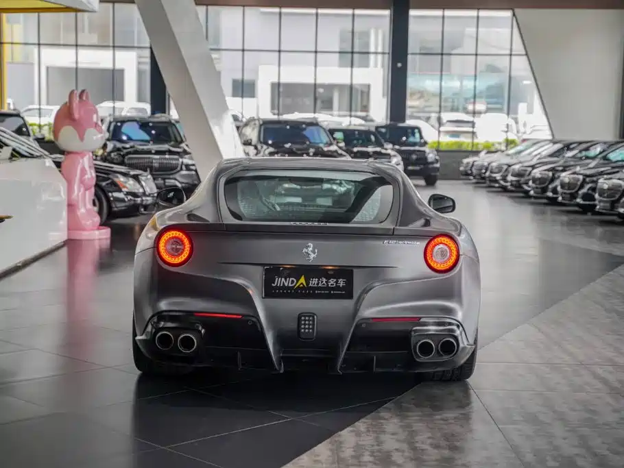 Photo 19 - Ferrari F12berlinetta