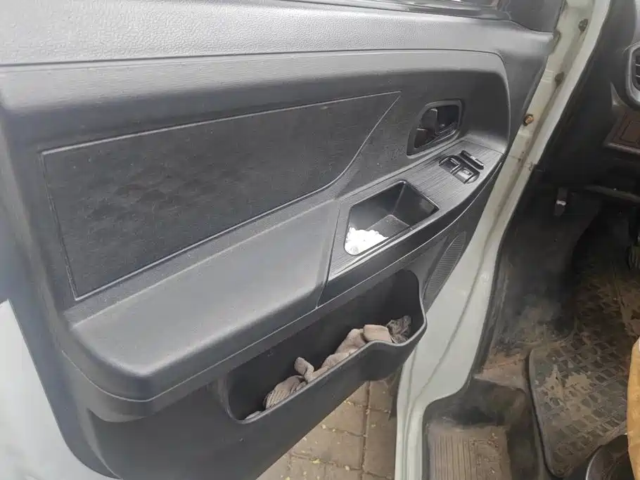 Changan Kaicheng Changan Ruixing EM80 2025 2025 Model Passenger Version Comfort Type 6-seater 300km Tailgate