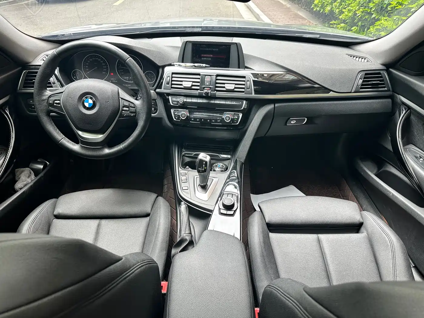 BMW 3 Series GT 2018 320i Fashion фото 9
