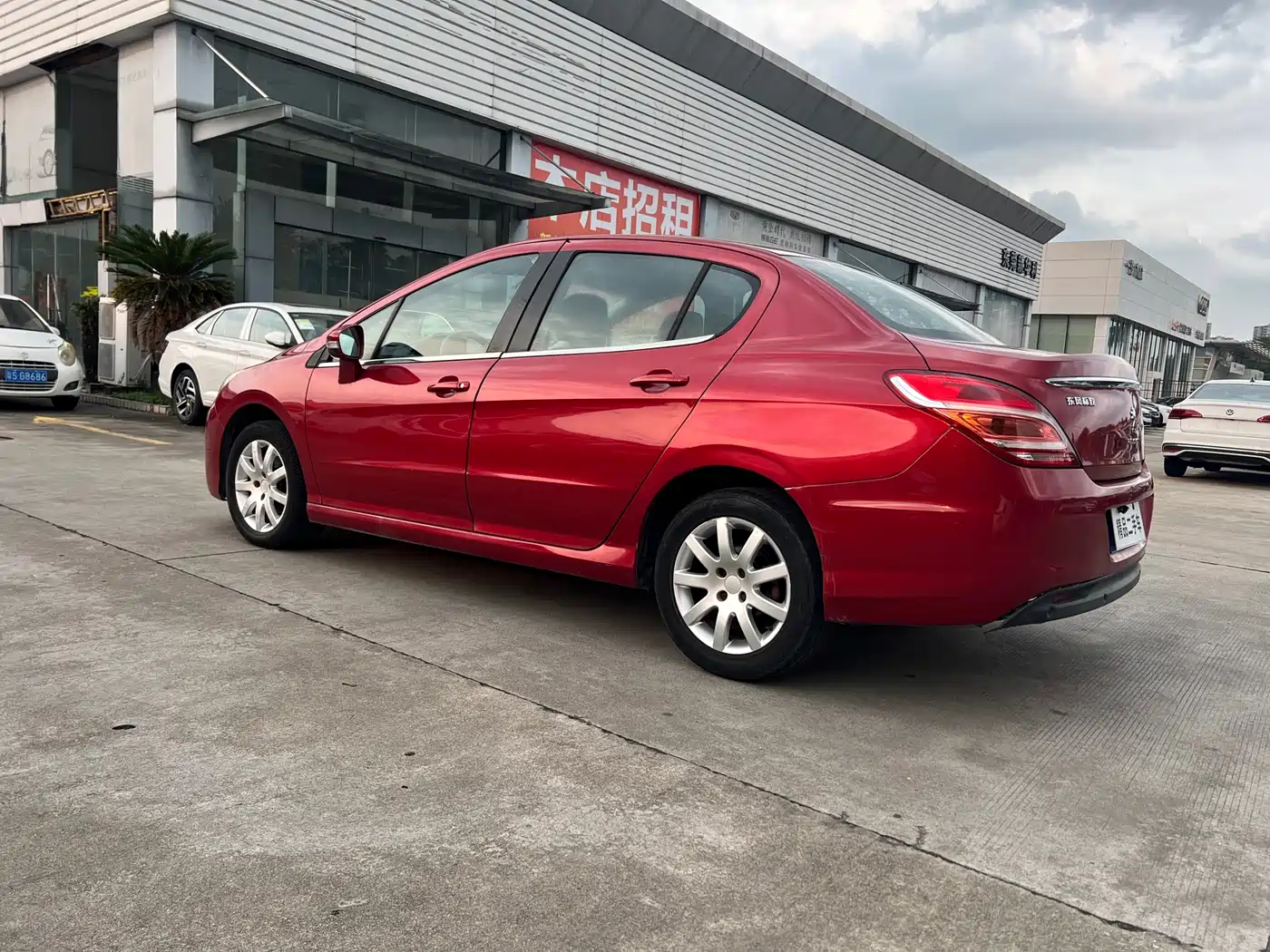 Peugeot 308 2014 Model Joy Edition Classic 1.6L Automatic Superior Style фото 7
