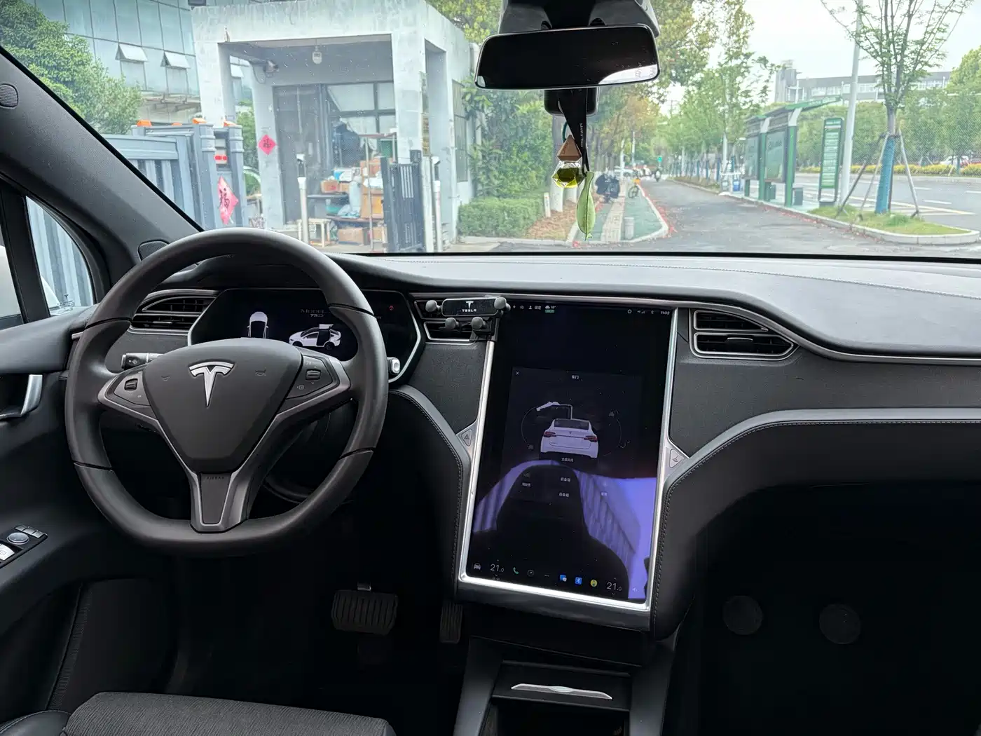 TESLA MODEL X