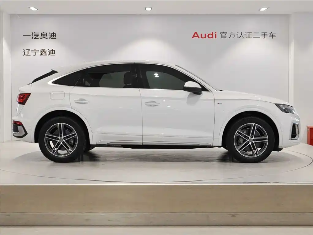 Audi Q5L Sportback 2021 40 TFSI Fashion фото 3