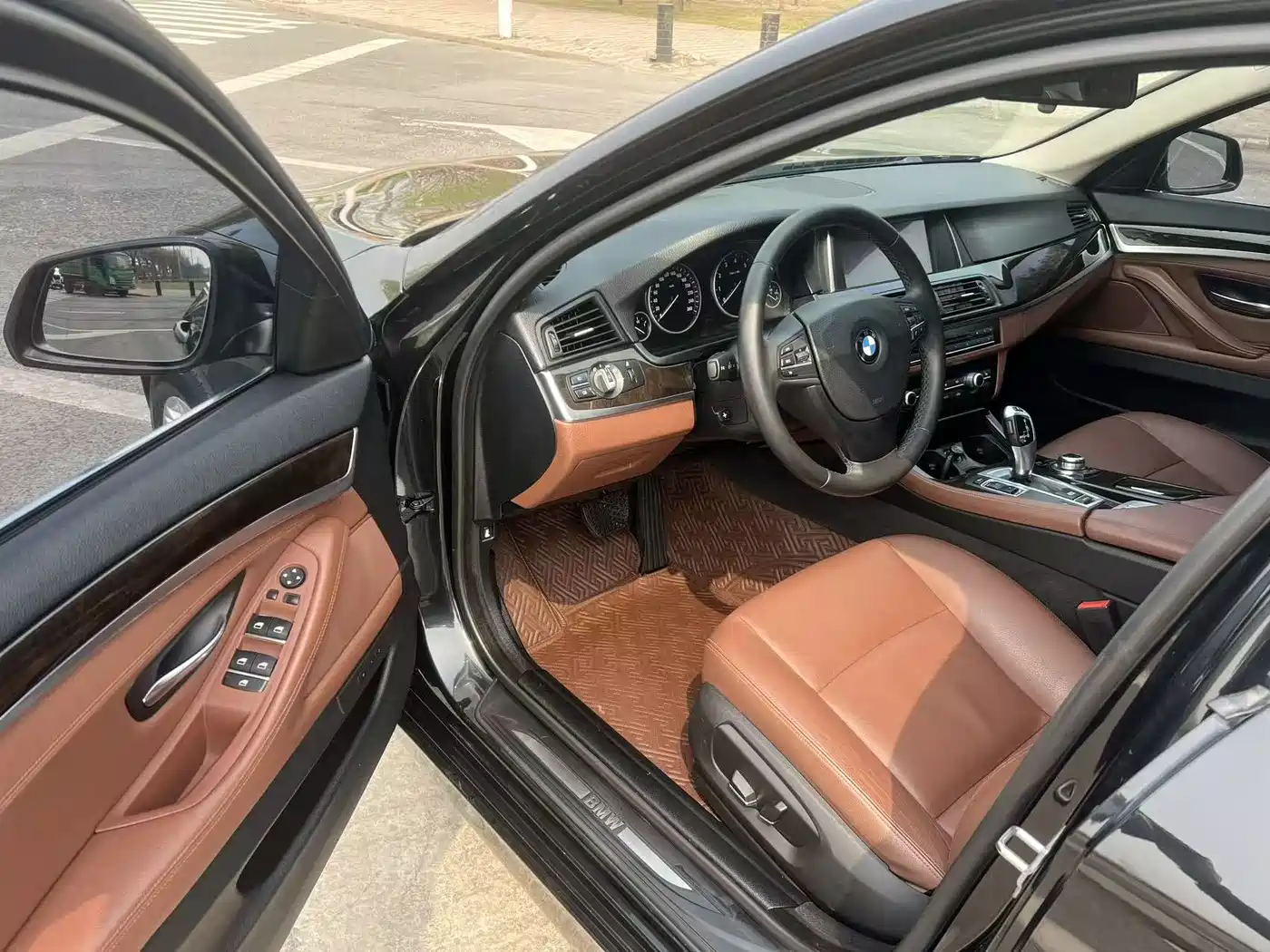 BMW 5 Series 2013 525Li Leadership фото 11