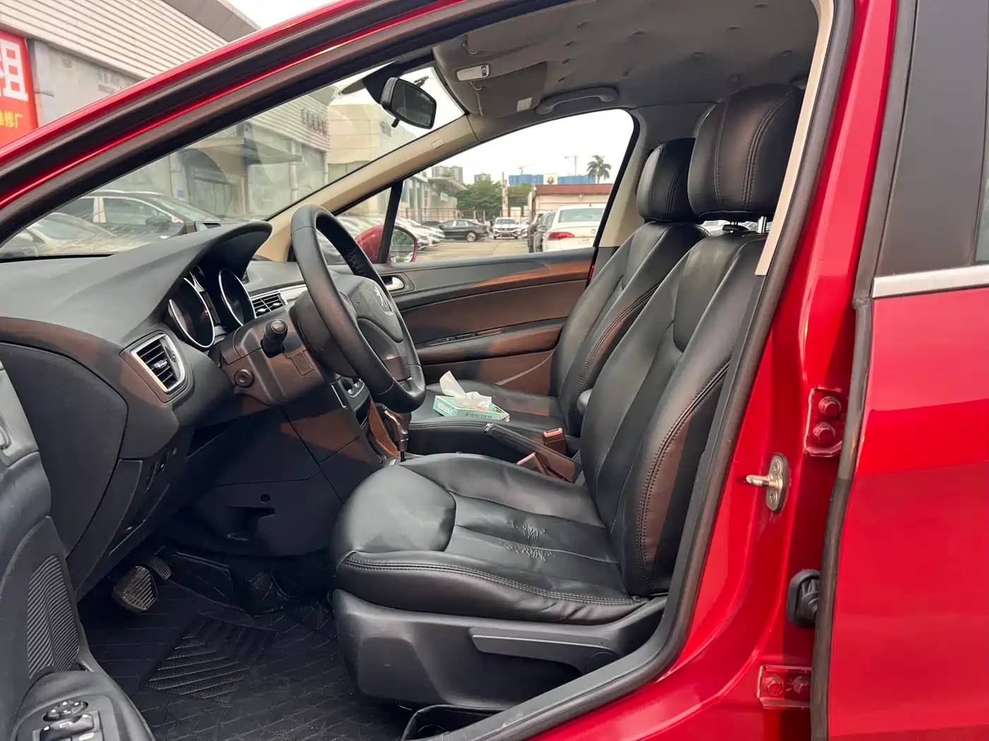 Peugeot 308 2014 Model Joy Edition Classic 1.6L Automatic Superior Style фото 8