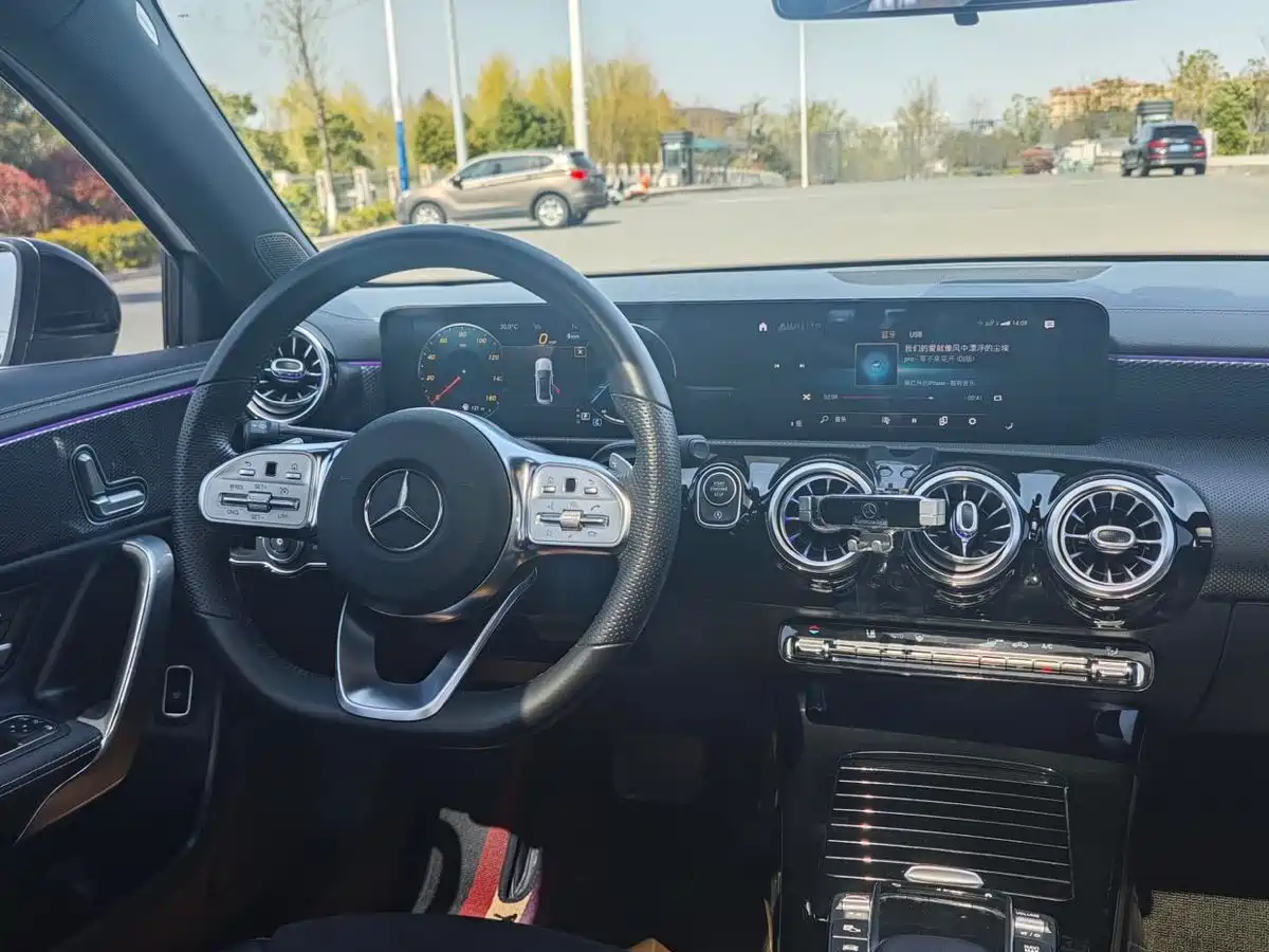 Mercedes-Benz A-Class 2021 A 200 L Sport Sedan Dynamic Type фото 25