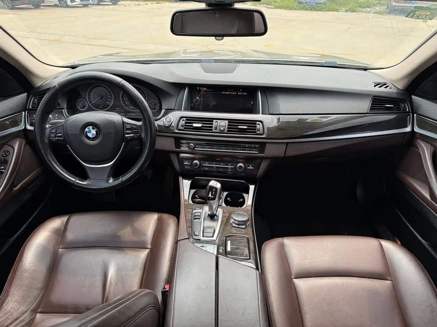 BMW 5 Series 2014 525Li Luxury Design Package фото 16