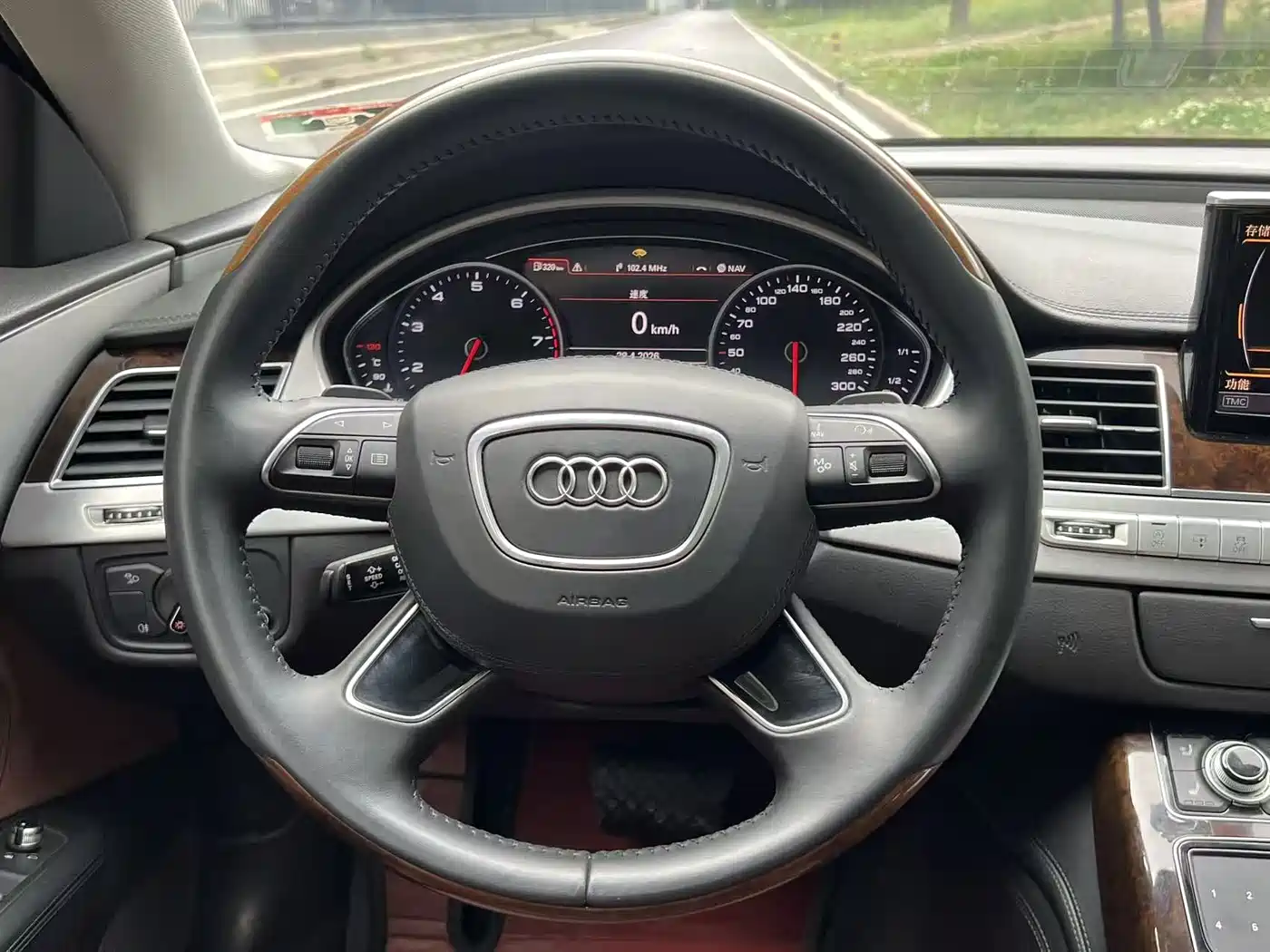 Photo 18 - Audi A8