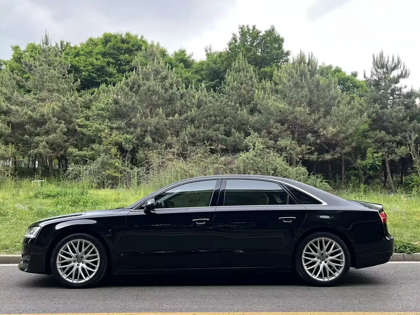 Photo 3 - Audi A8