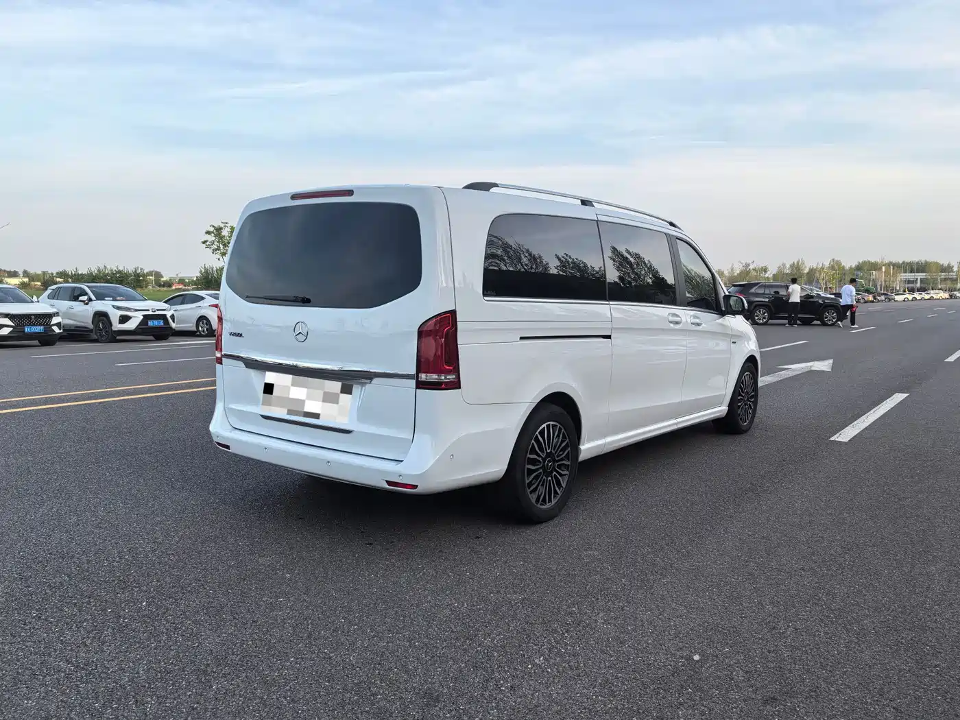 Mercedes-Benz V-Class 2017 Model V 260 L Premium Extended Edition фото 4