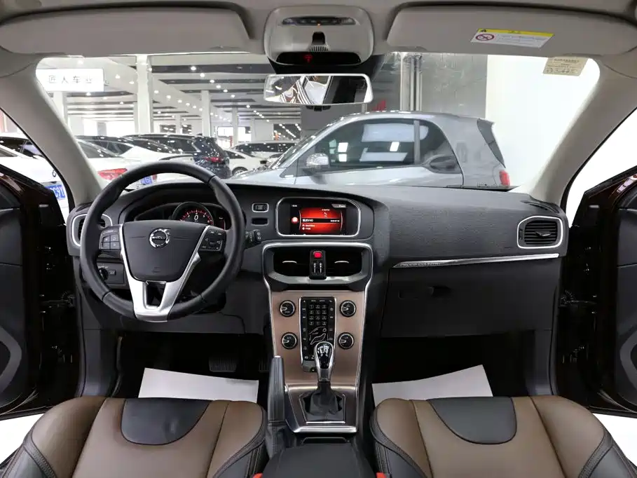 Volvo V40 2018 2017 Cross Country T5 AWD Inscription
