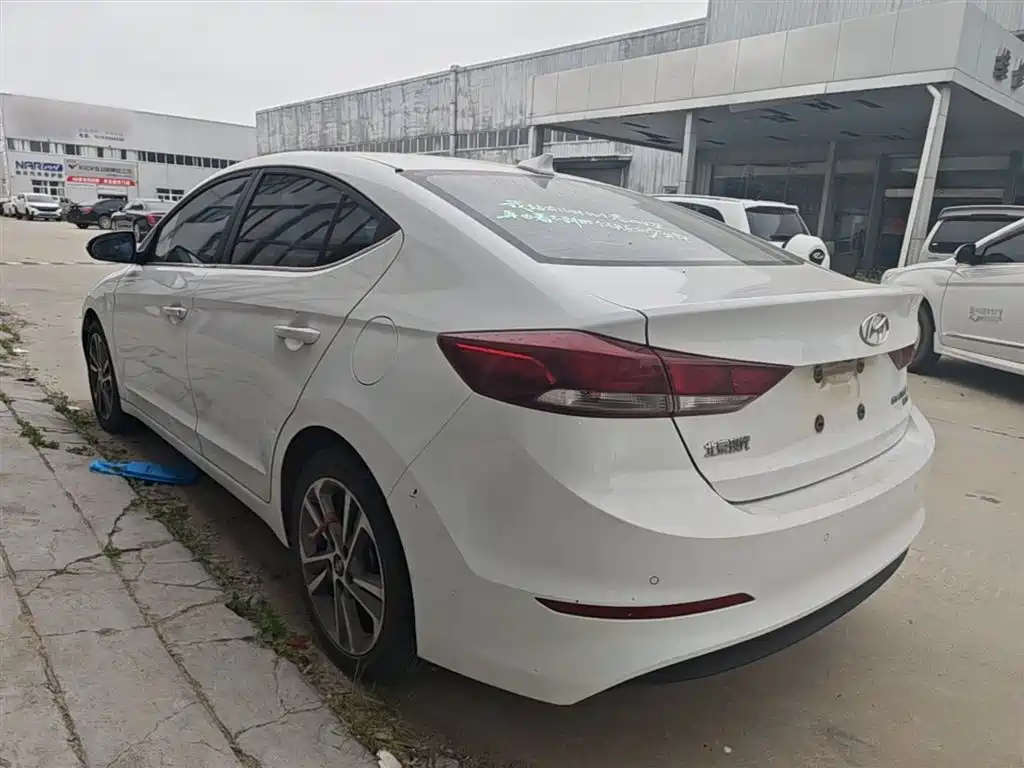 Hyundai Elantra 2016 Model 1.6L Automatic Smart Elite фото 5