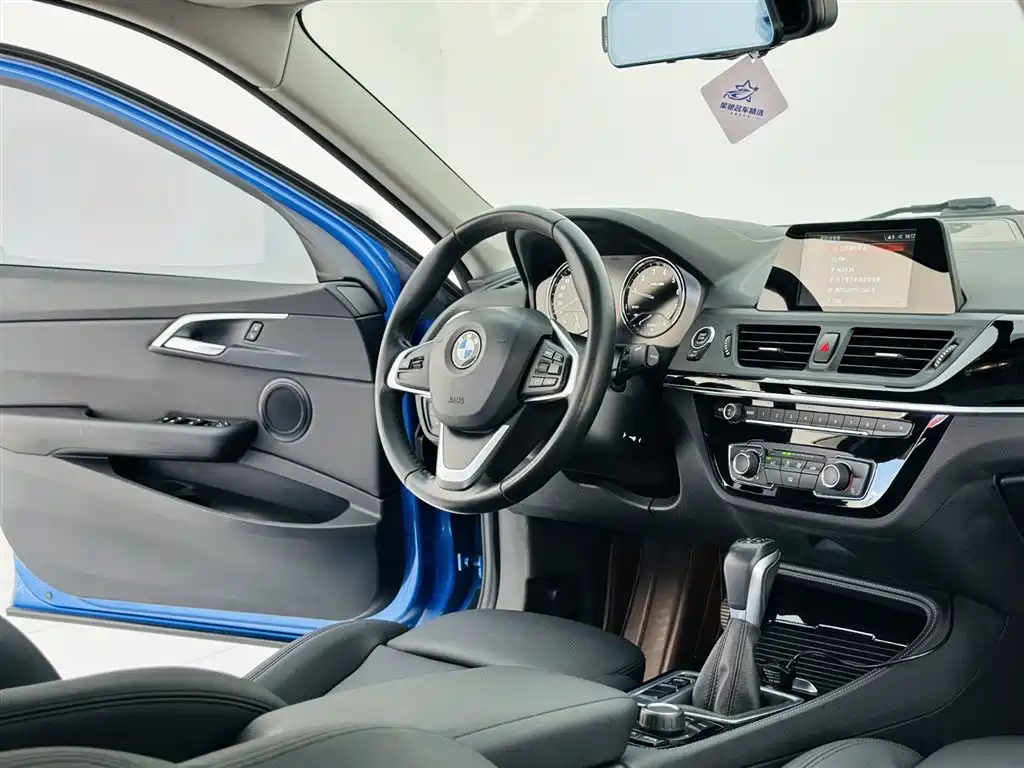 BMW 1 Series 2017 118i Sport фото 16