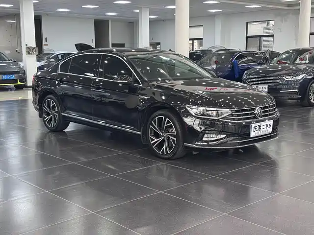 Volkswagen Magotan 2021 330TSI DSG 30th Anniversary Edition — фото 2