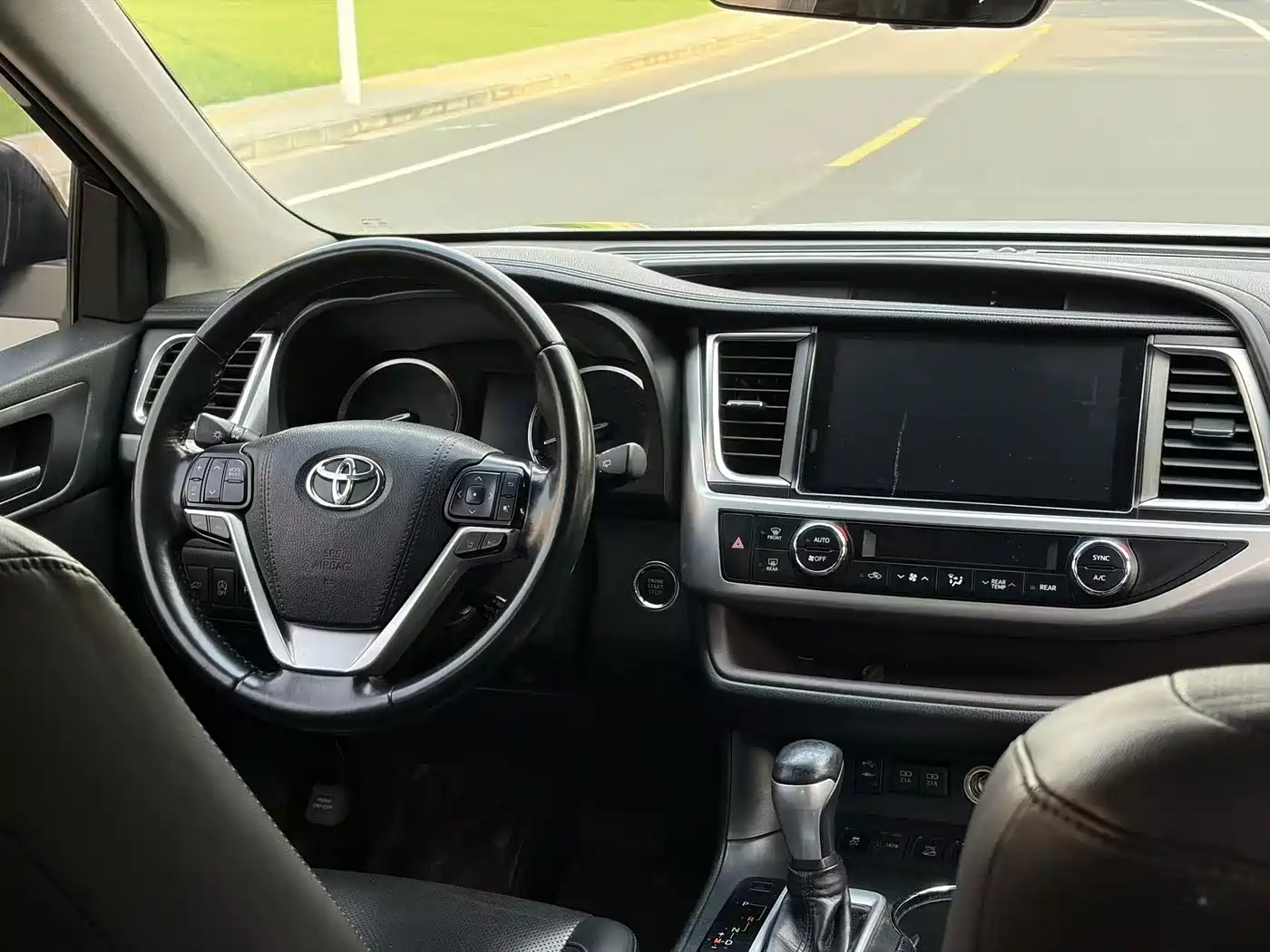Фото 16 - Toyota Highlander