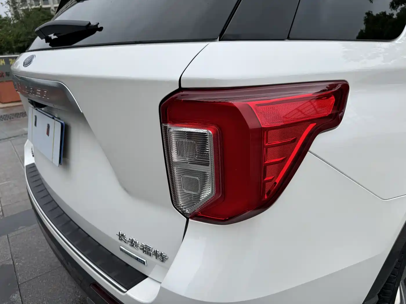 Фото 31 - Ford Explorer