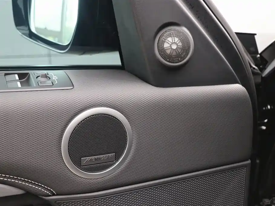 Land Rover Discovery 2023 360PS R-Dynamic SE фото 12