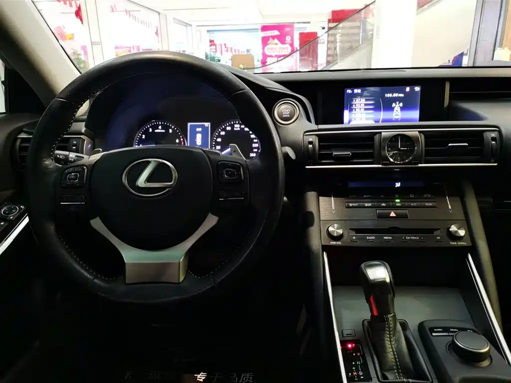Lexus IS 2017 300 Leading Edition фото 11
