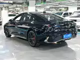 Фото 14 - Hongqi H6