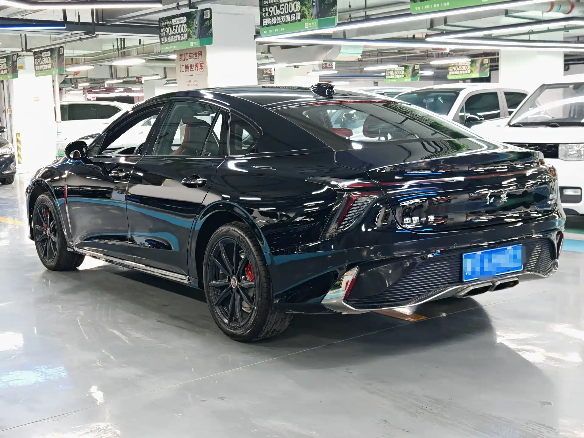 Фото 14 - Hongqi H6