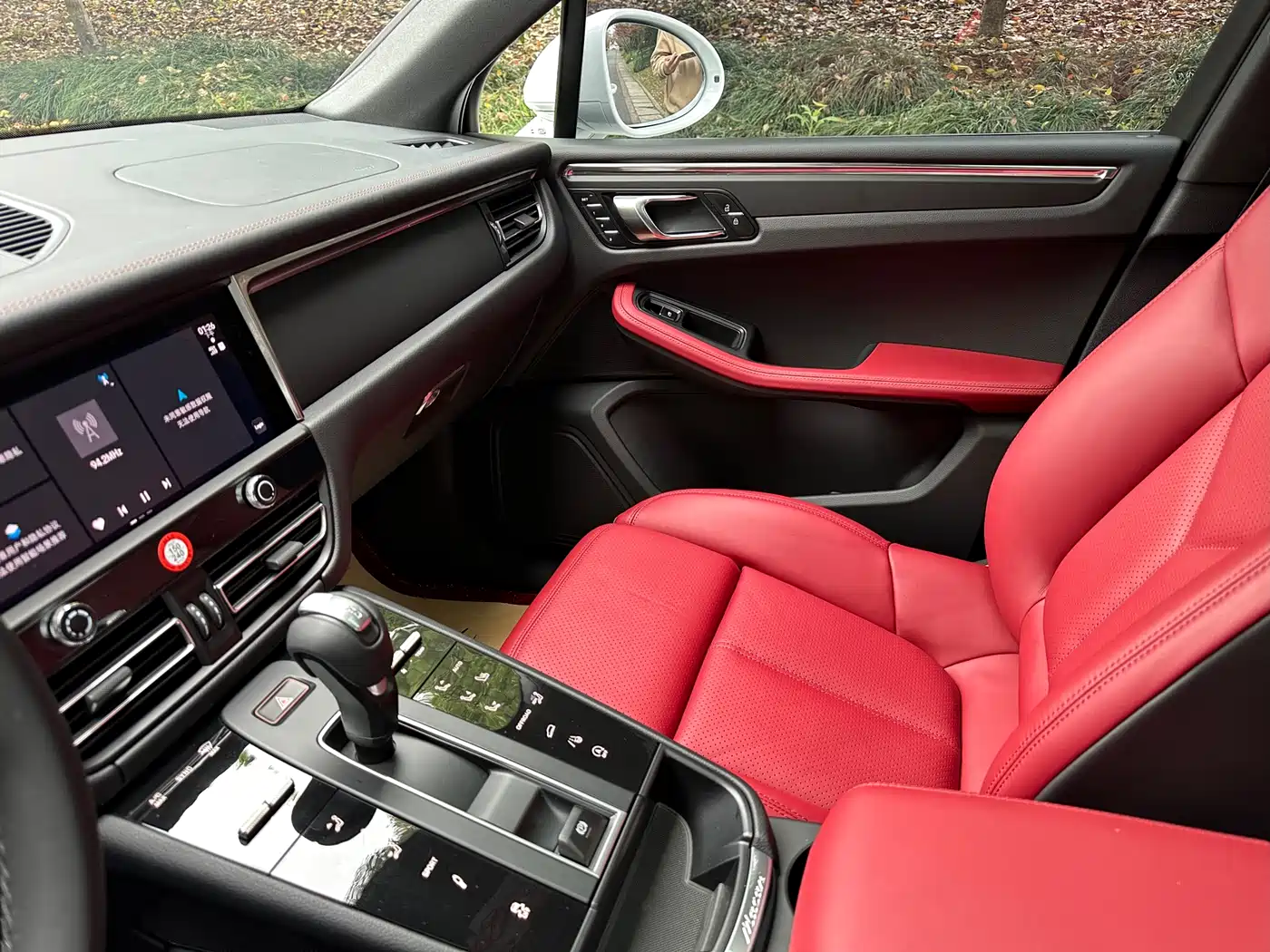 PORSCHE MACAN