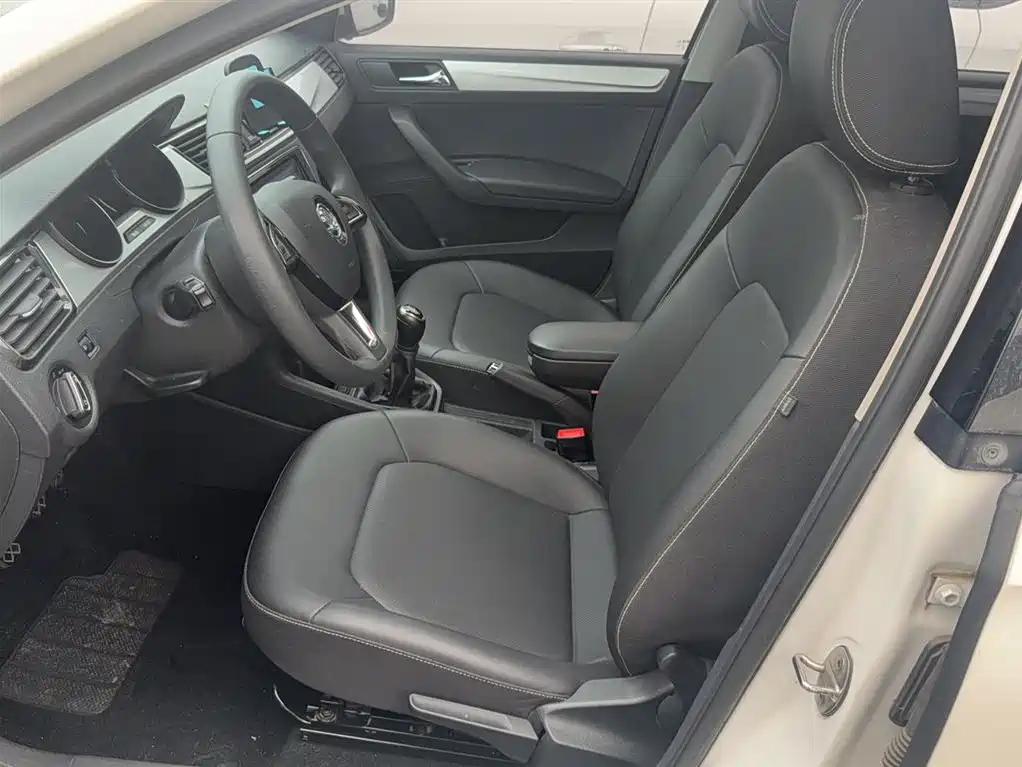 Škoda Rapid 2020 1.5L Manual Comfort фото 9
