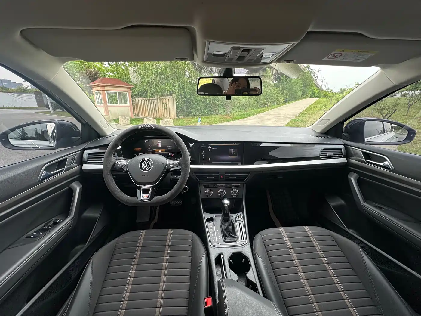 Volkswagen Lavida 2022 1.5L Auto Comfort Edition фото 11