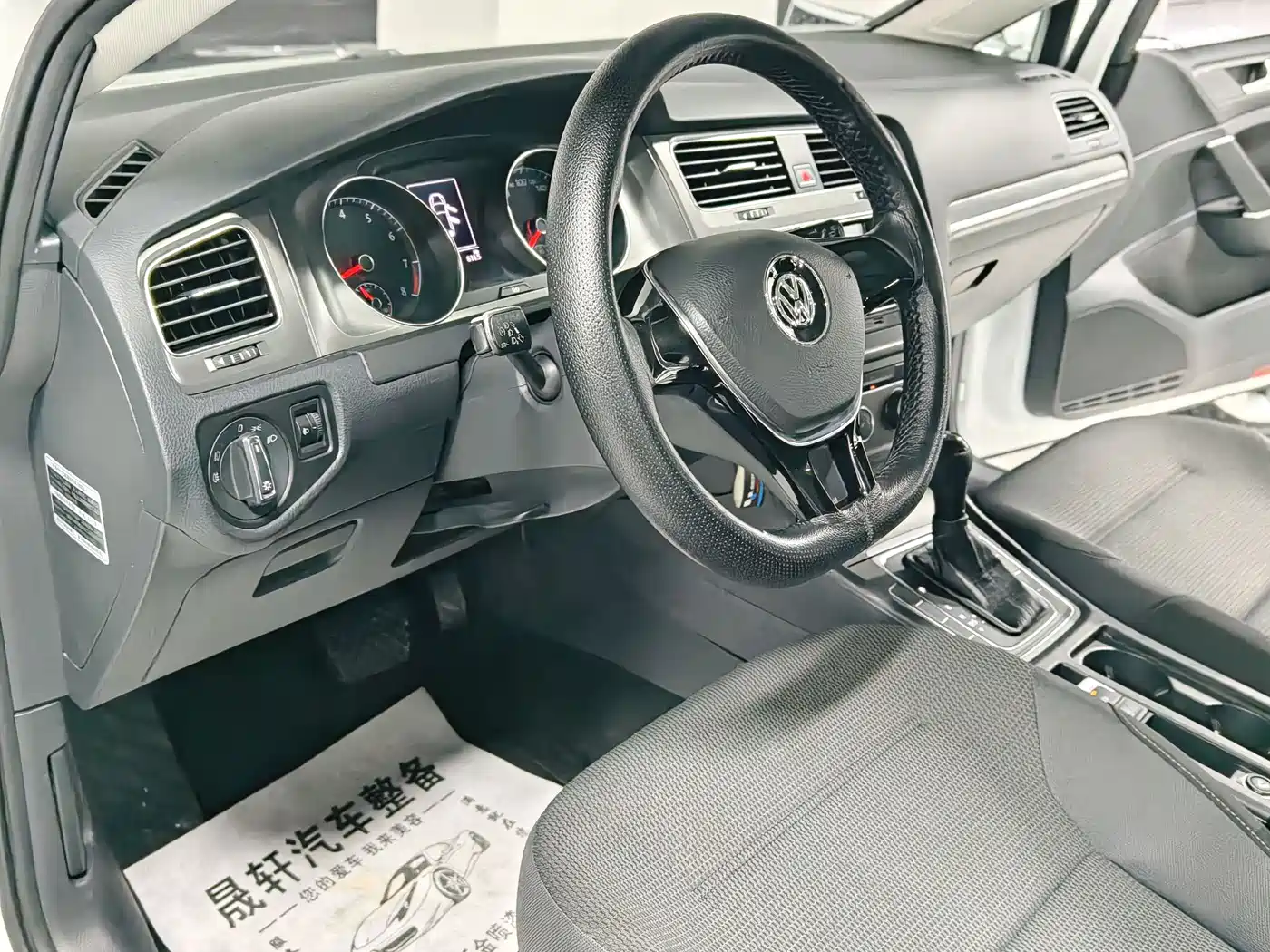 Volkswagen Golf 2016 1.6L Automatic Comfort фото 11