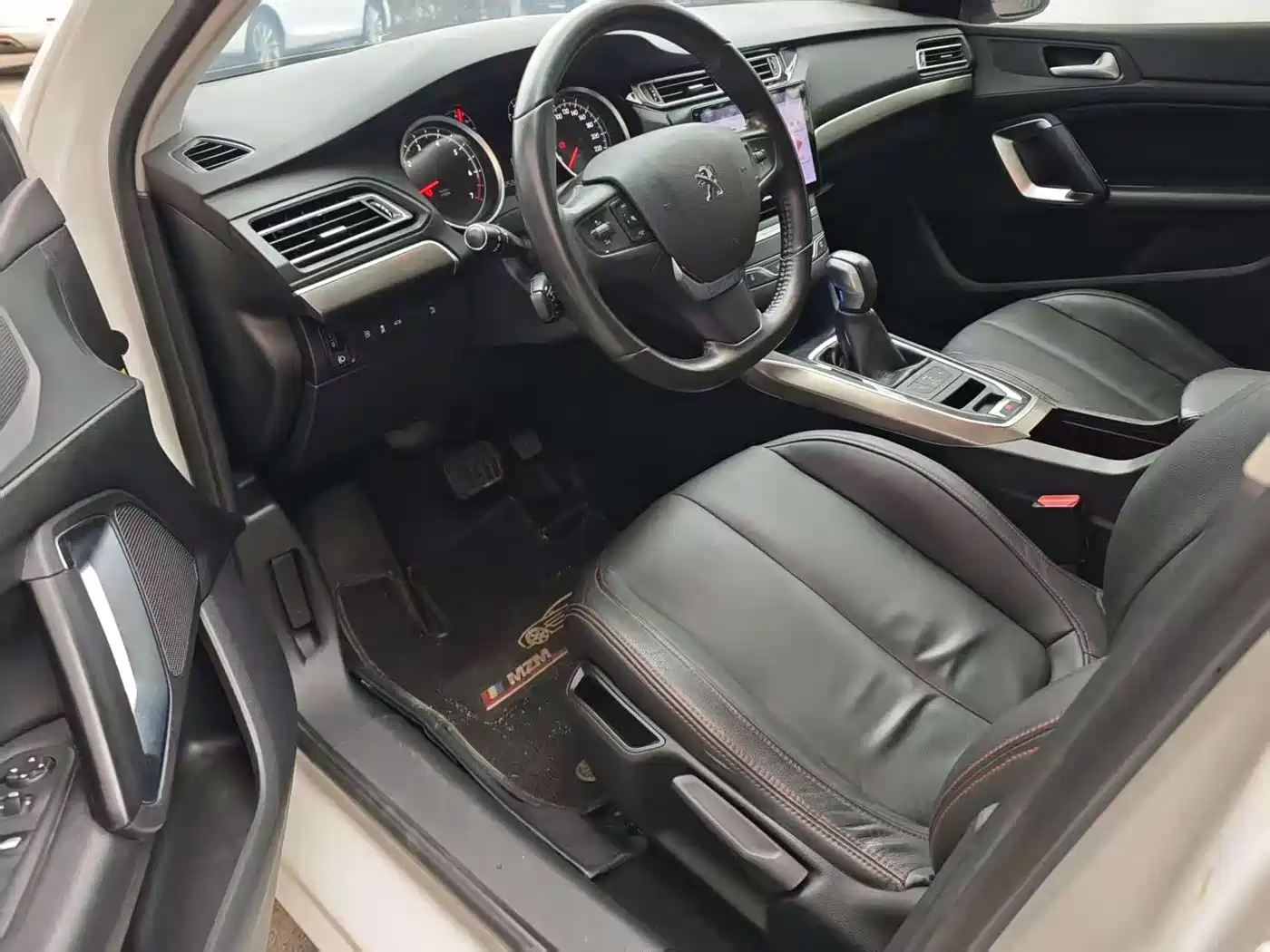 Peugeot 408 2016 1.6T Automatic Luxury Edition фото 5