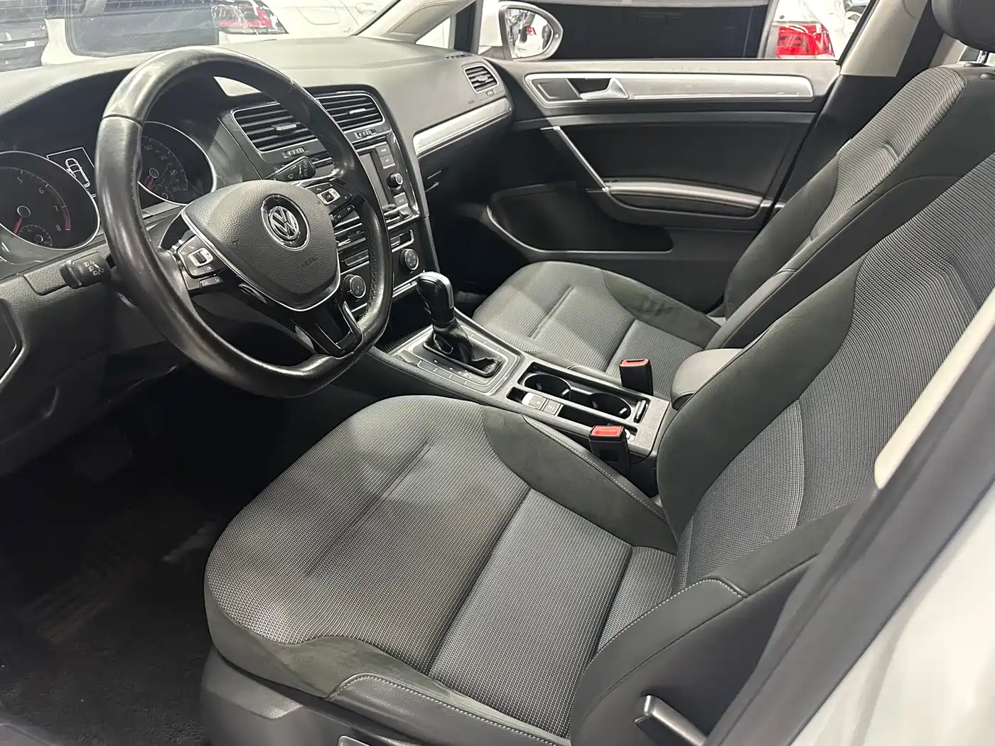 Volkswagen Golf 2018 1.6L Automatic Comfort фото 14