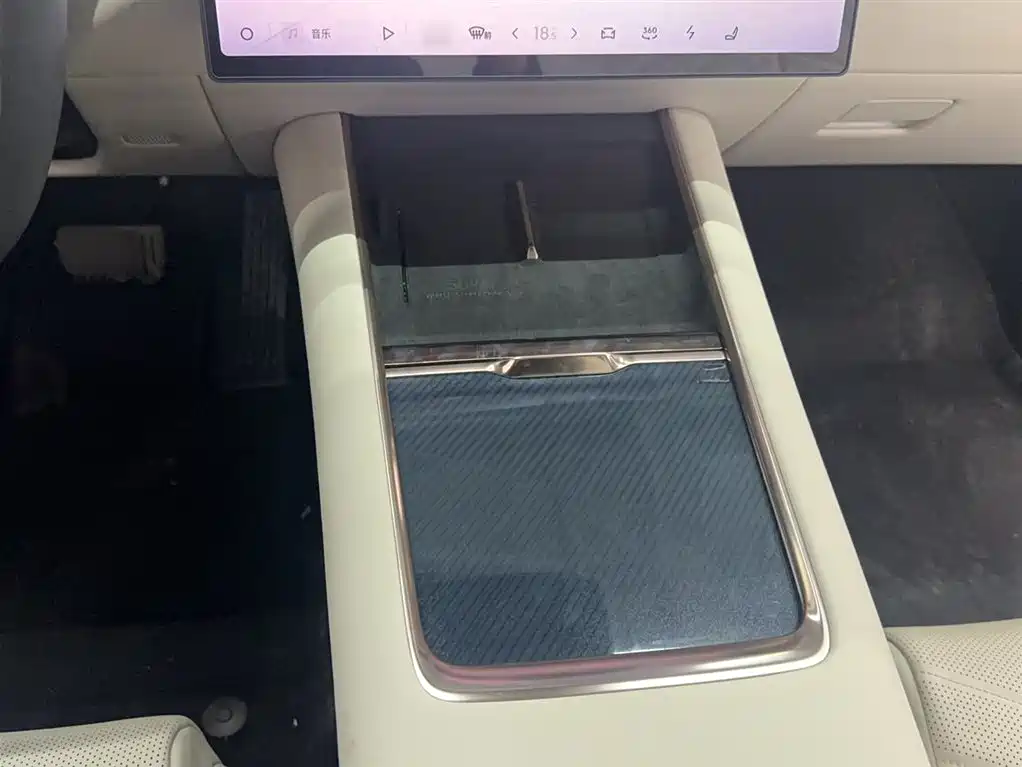 Lynk & Co 10 EM-P 2025 Model 120km Base Version фото 11