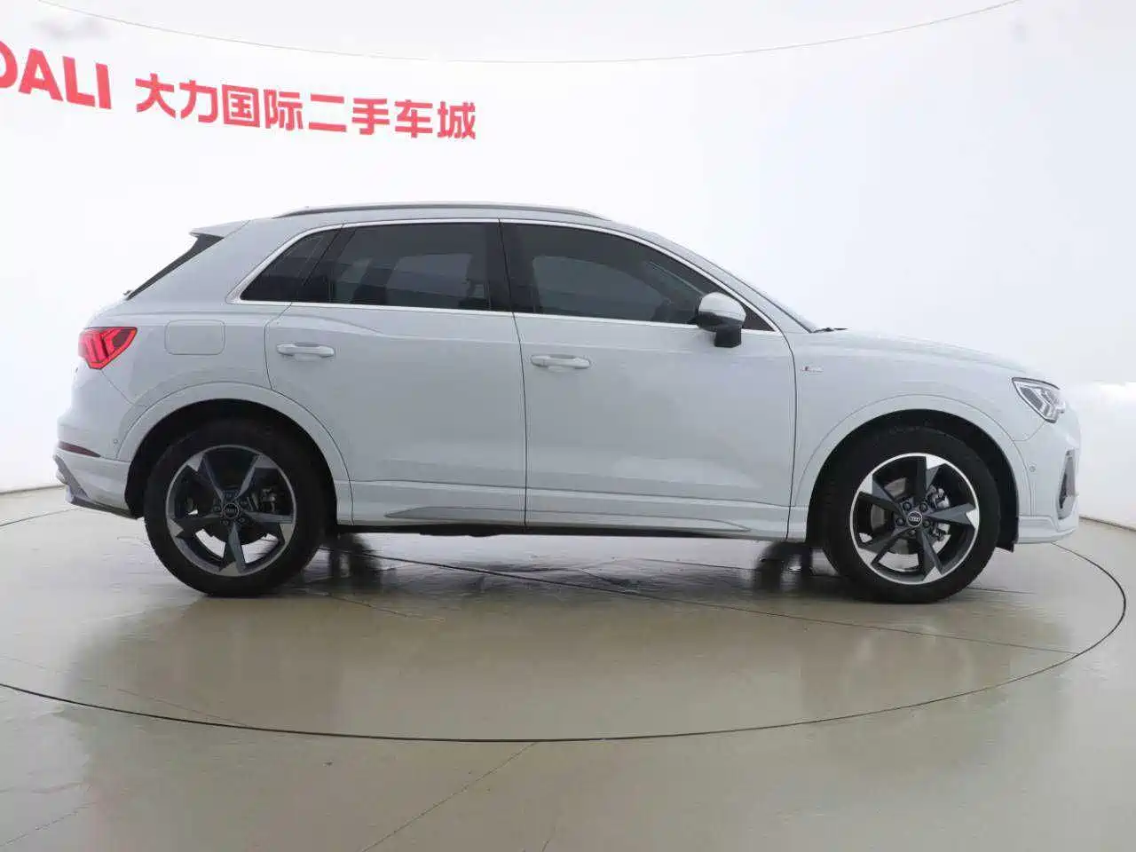 Audi Q3 2023 35 TFSI Fashion Dynamic Model (1.5T) фото 11