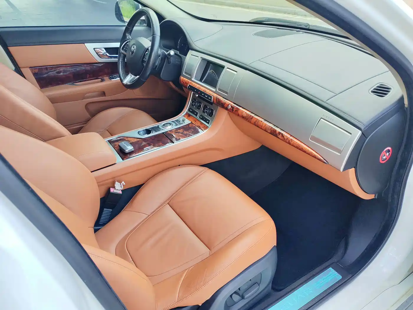Jaguar XF 2015 2015 XF 2.0T Luxury Edition