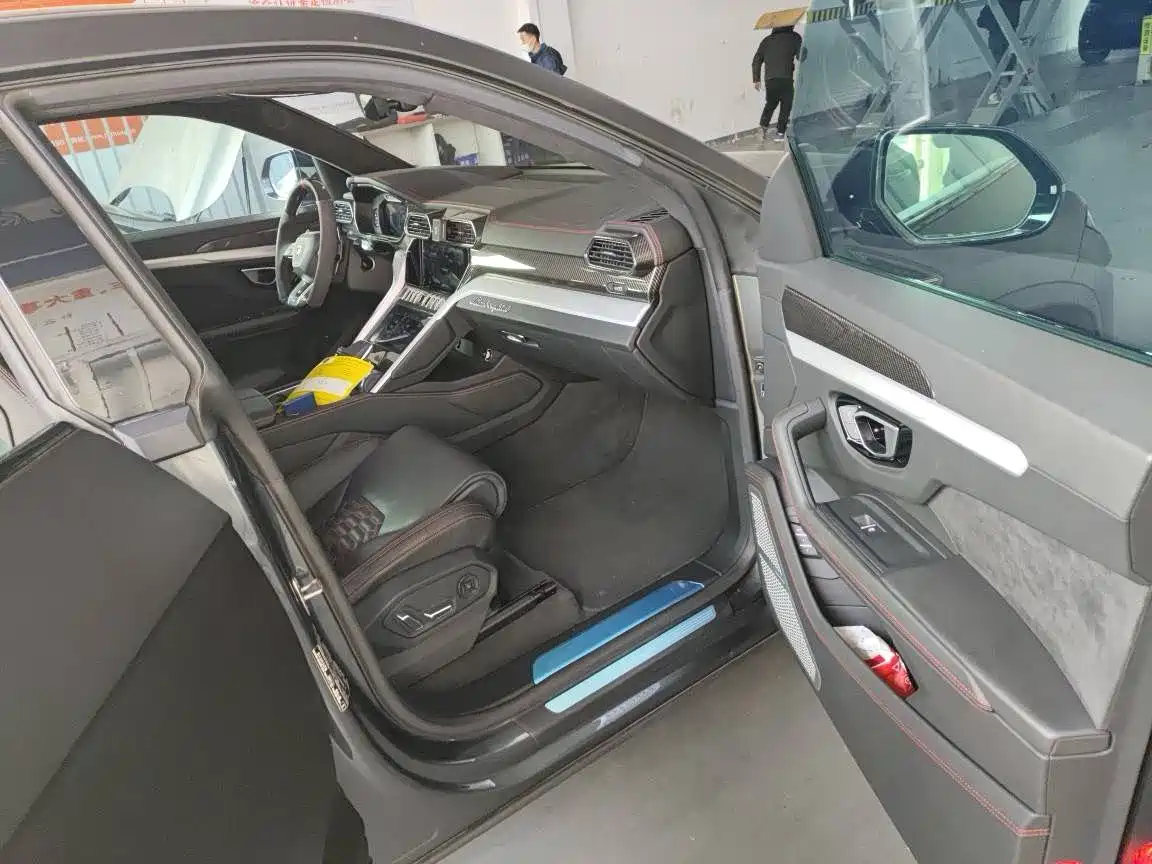 Фото 27 - Lamborghini Urus
