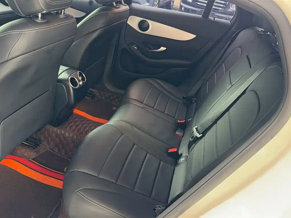 Mercedes-Benz GLC Coupe 2020 GLC 260 4MATIC Coupe SUV фото 16