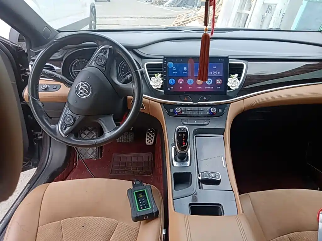 Фото 10 - Buick LaCrosse