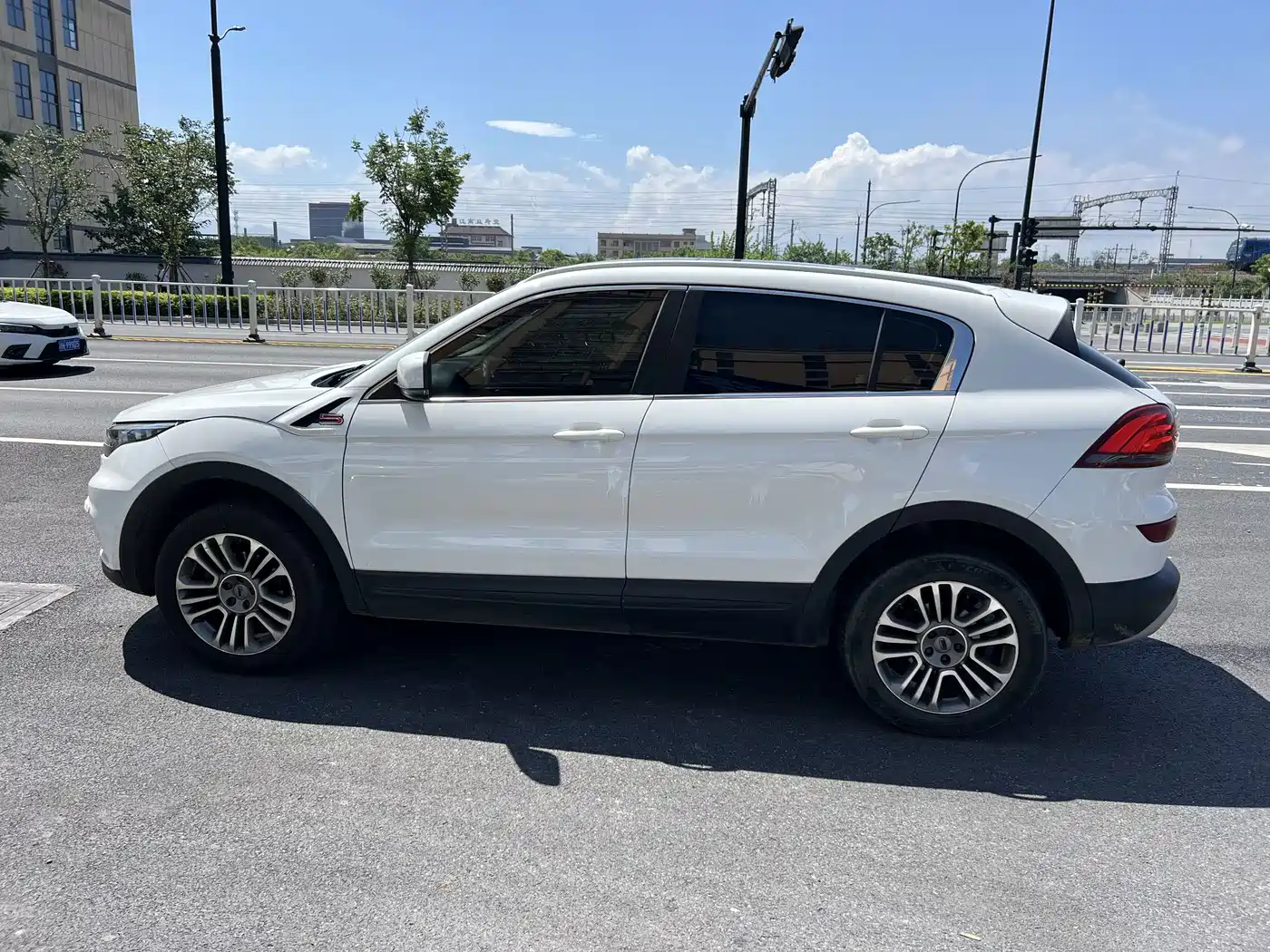 Qoros 5 2017 2017 1.6T Auto Premium