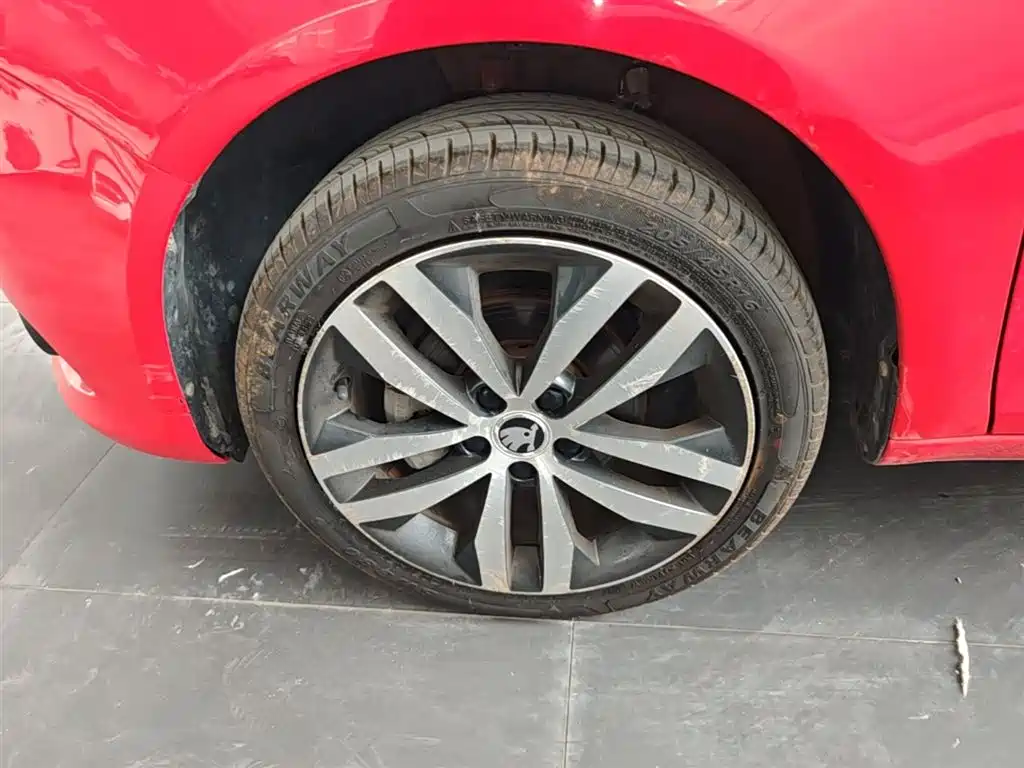 Škoda Fabia 2014 1.6L Automatic Sport Edition фото 23