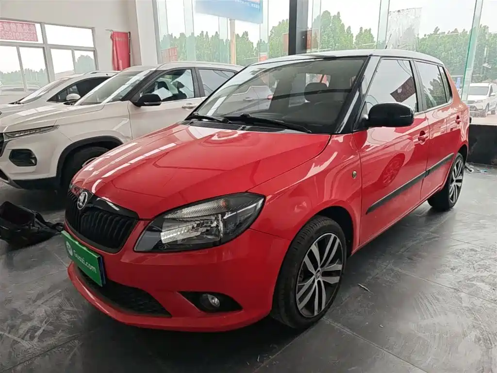 Škoda Fabia 2014 1.6L Automatic Sport Edition фото 2