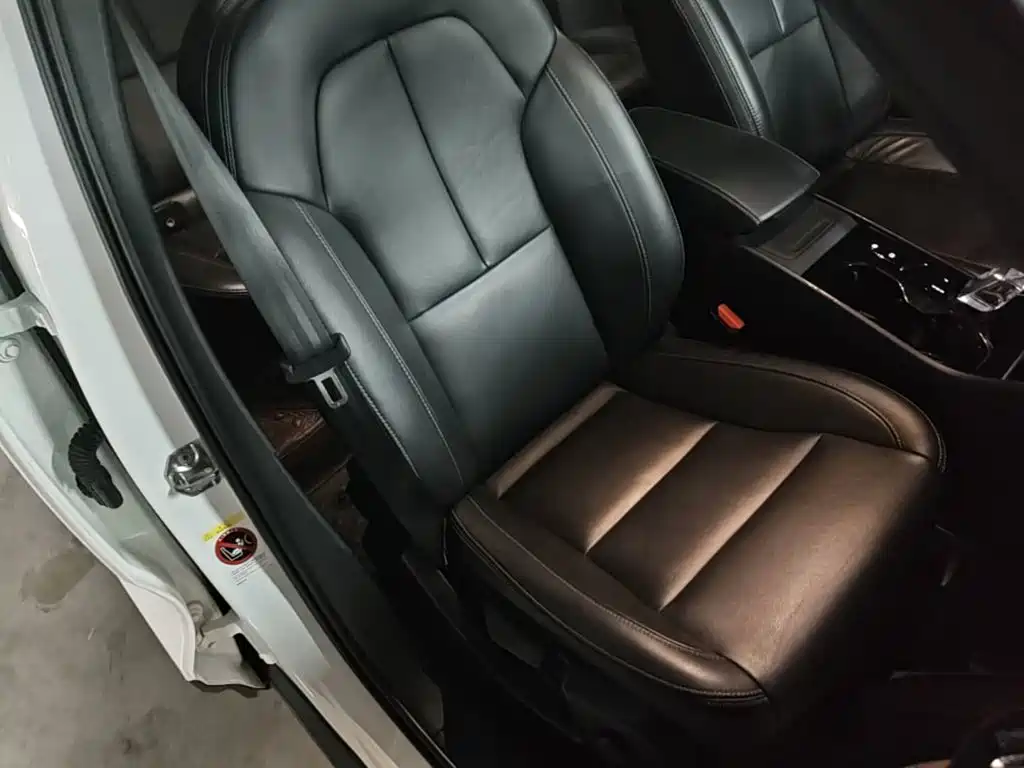 Фото 25 - Volvo XC40